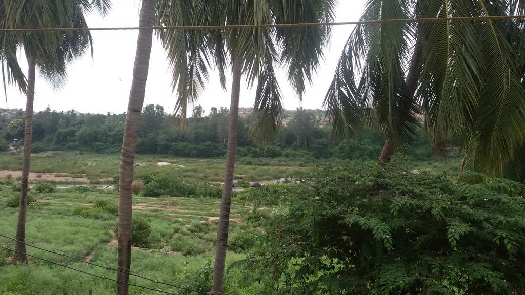 Kiran River View Guest House Hampi Esterno foto